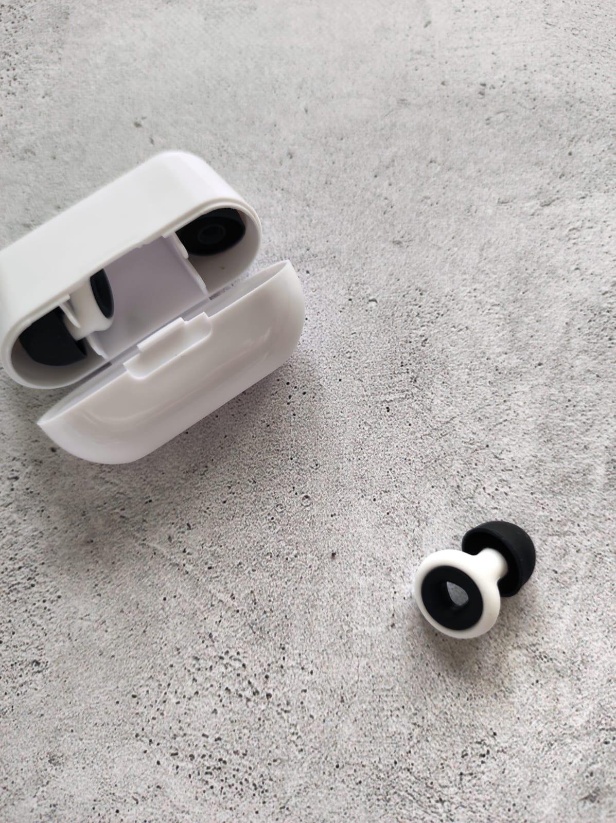 tapones canceladores de ruido blanco con negro